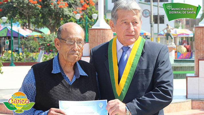 Ceremonia de Izamiento en Homenaje al Día del Padre.